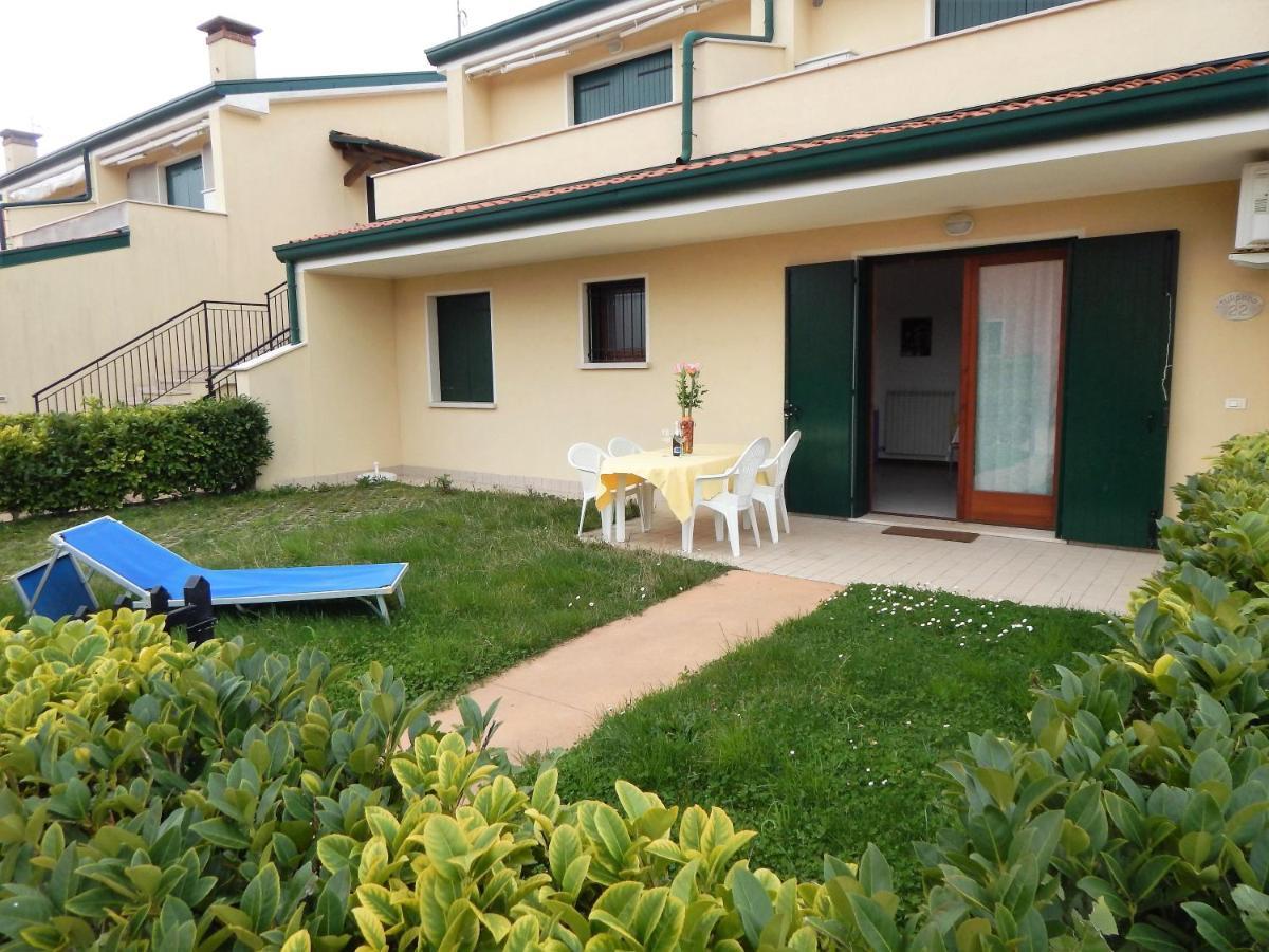 Hotel Aqua Marina Family Village Resort 4 Stars - Great Family Resort - Pet Friendly - With Hypermarket - Delivery Restaurant-Pizzeria - Room Breakfast With Supplement - Ultra Fast Wi-Fi - Play Area For Children - Olympic Swimming Pool - Parking Caorle Exterior foto