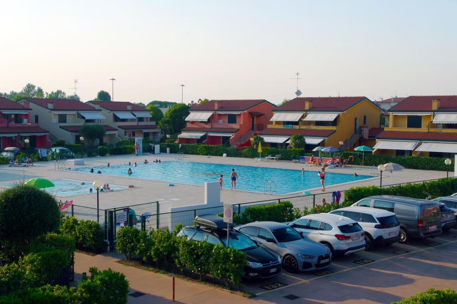 Hotel Aqua Marina Family Village Resort 4 Stars - Great Family Resort - Pet Friendly - With Hypermarket - Delivery Restaurant-Pizzeria - Room Breakfast With Supplement - Ultra Fast Wi-Fi - Play Area For Children - Olympic Swimming Pool - Parking Caorle Exterior foto